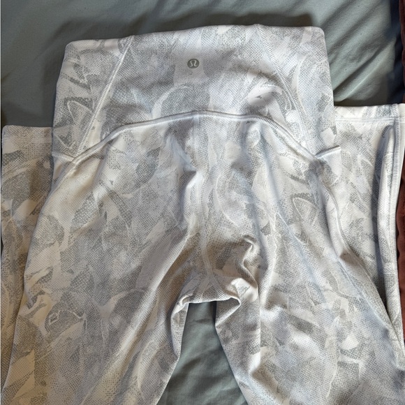 Size 6 lululemon - Picture 1 of 2